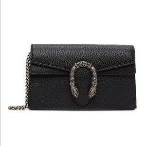 GUCCI
Black Super Mini Dionysus Chain Bag
Approx. 6.5"lengthx4" heightx1.5"width